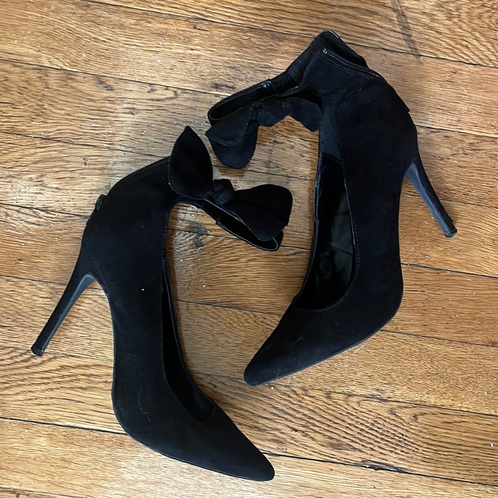 new Black bow heels size 7.5